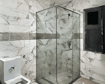 Clear Choice: Shower Cubicles vs. Outdated  Curtains