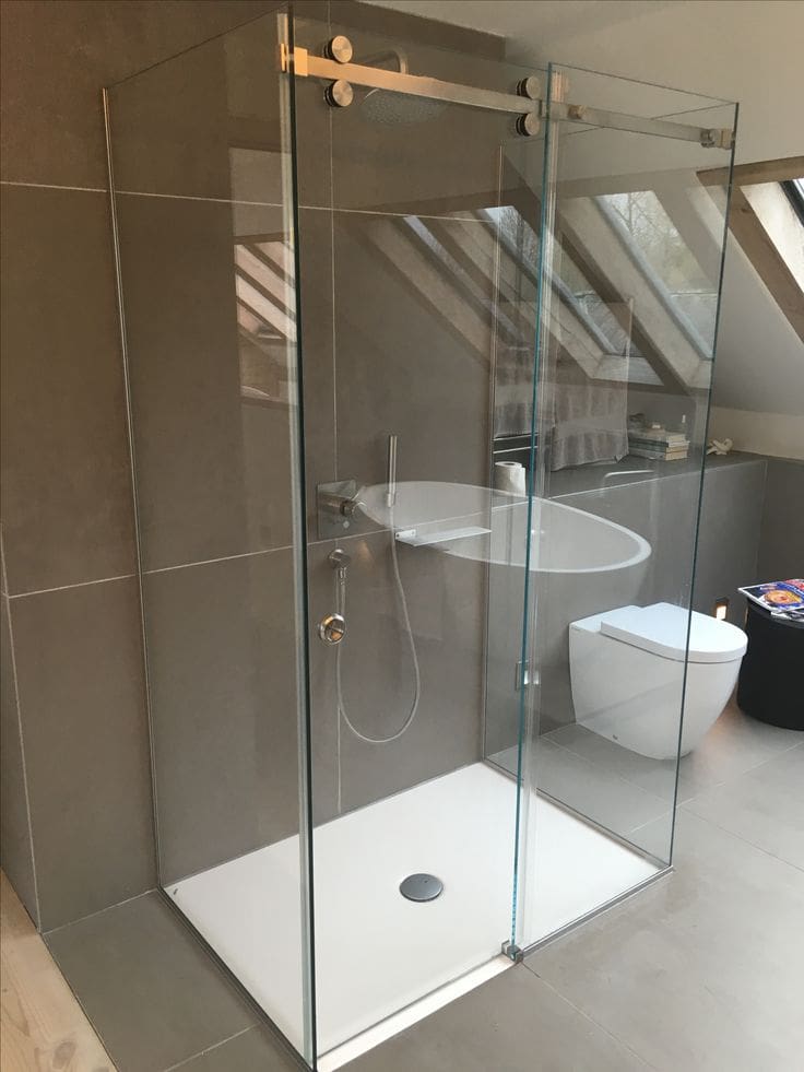 Shower cubicle